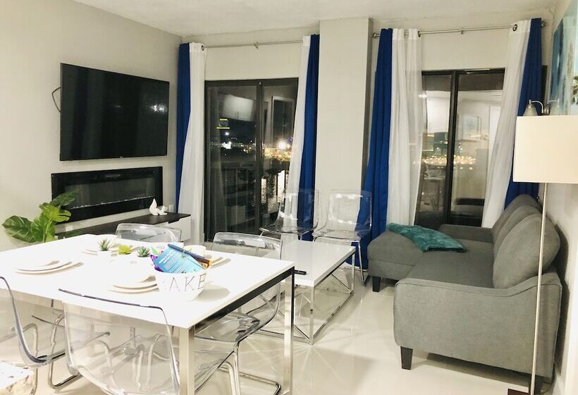 Lovely 1 Bedroom Condo With Pool