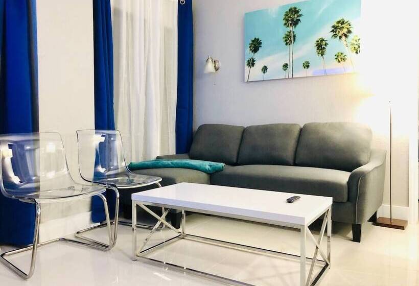 Lovely 1 Bedroom Condo With Pool