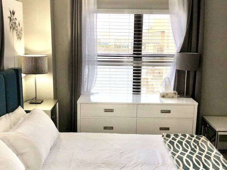 Lovely 1 Bedroom Condo With Pool