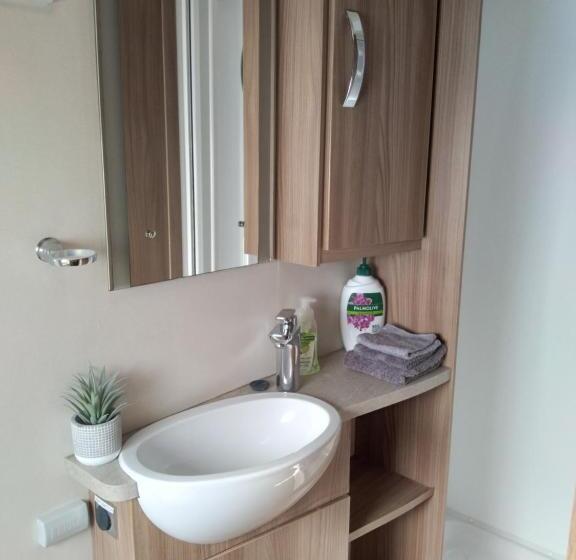 Bed and Breakfast Caravan Glamping Accommodation