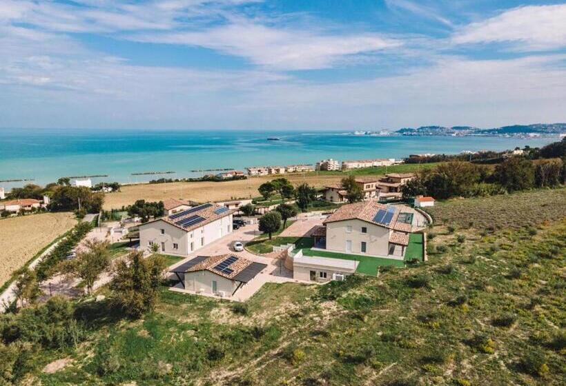 هتل Agriturismo Il Colle Dei Lecci