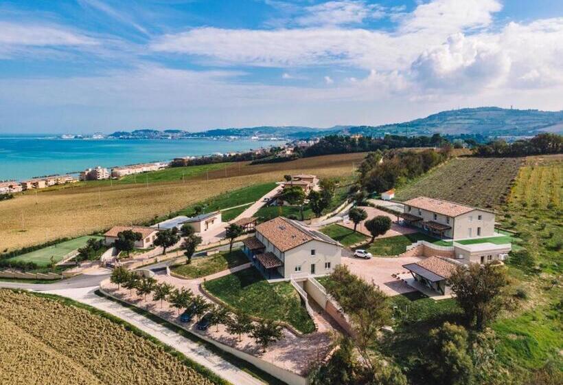 هتل Agriturismo Il Colle Dei Lecci