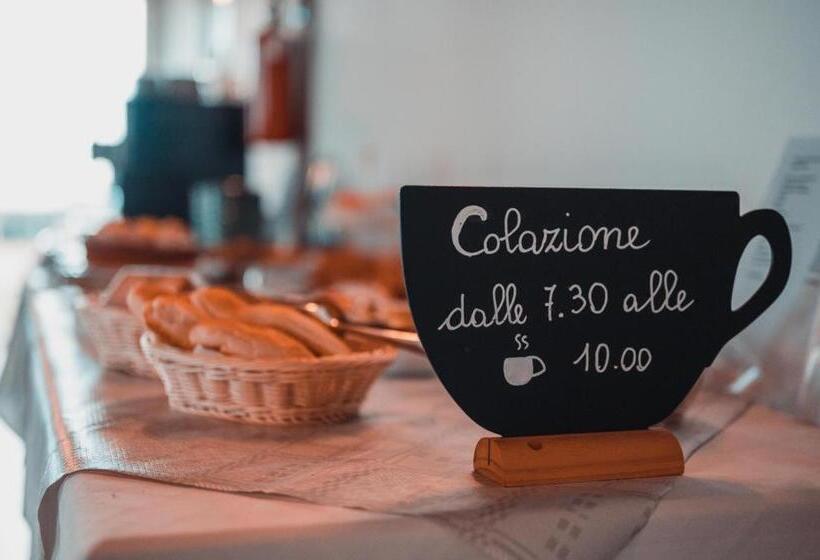 هتل Agriturismo Il Colle Dei Lecci