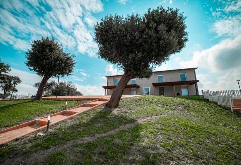 هتل Agriturismo Il Colle Dei Lecci