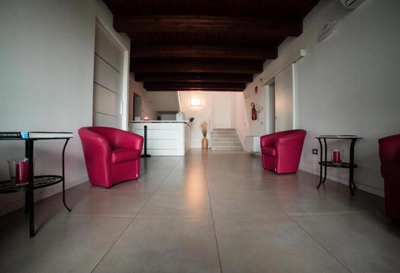 هتل Agriturismo Il Colle Dei Lecci