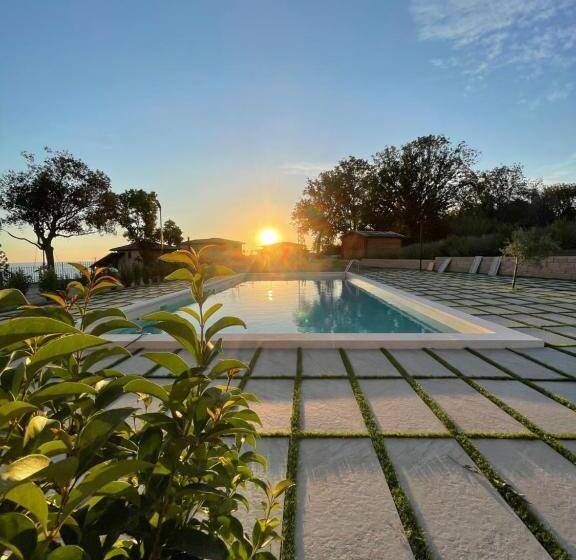 هتل Agriturismo Il Colle Dei Lecci