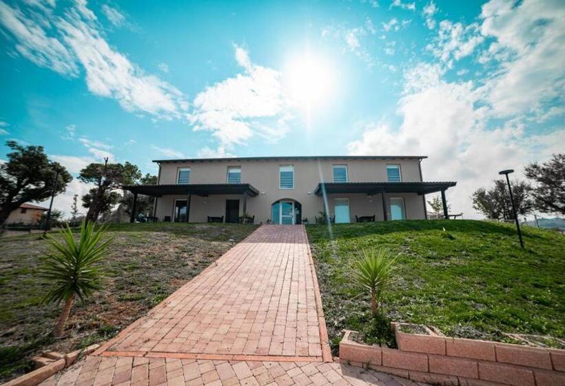 هتل Agriturismo Il Colle Dei Lecci