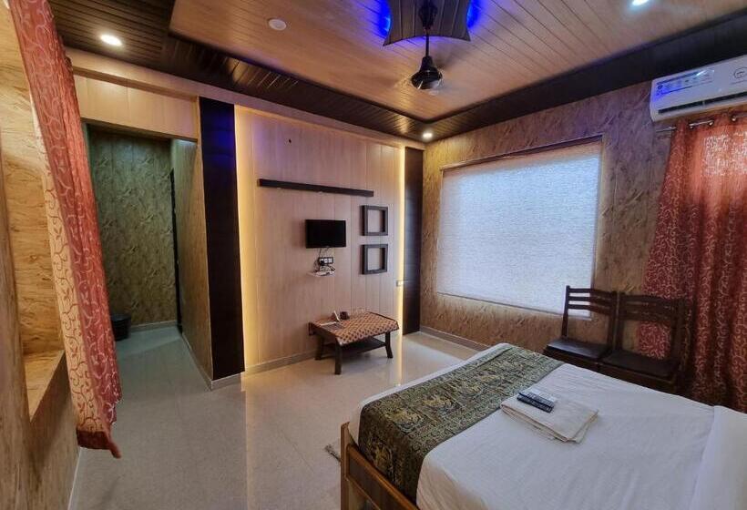 בית מלון כפרי Bundeli Farm Resort & Banquet Orchha