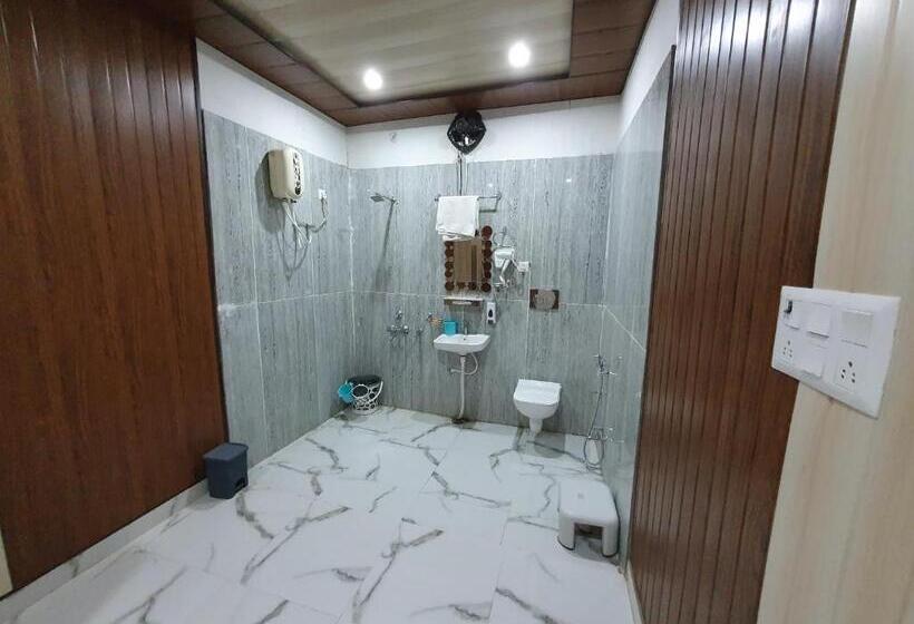 בית מלון כפרי Bundeli Farm Resort & Banquet Orchha