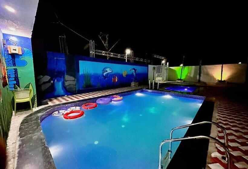 בית מלון כפרי Bundeli Farm Resort & Banquet Orchha