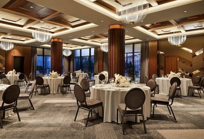 هتل Four Points By Sheraton Prishtina City