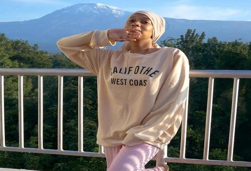 ホテル Kilimanjaro White House