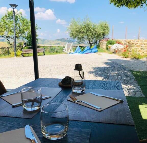 فندق Locanda Delle Grotte Di Onferno