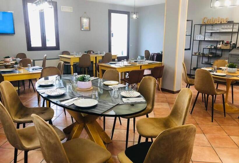 فندق Locanda Delle Grotte Di Onferno