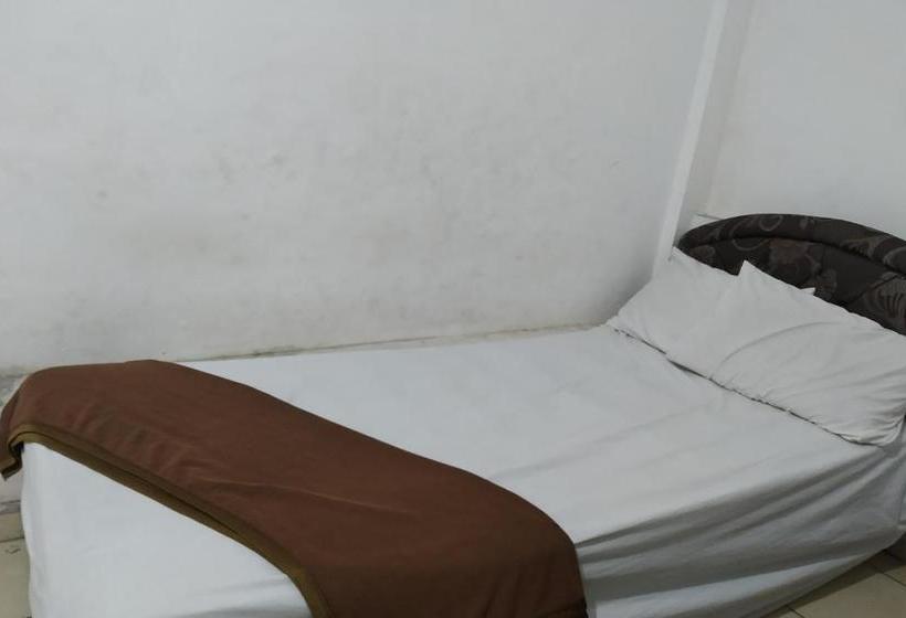 בית מלון כפרי Oyo 3329  Mulya Jaya