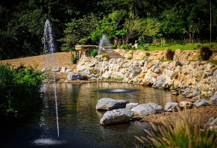 فندق Resort Huangchui Baan Phu Khao