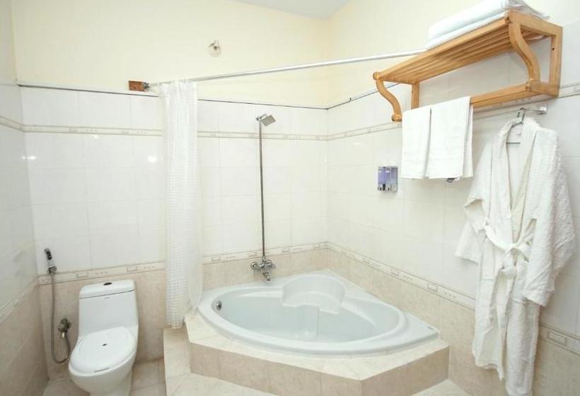 هتل World Inn By Wi