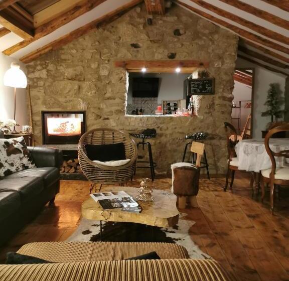 פנסיון La Petite Chapelle