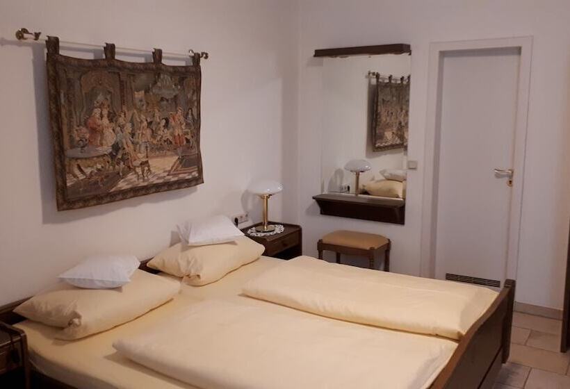 Prisma Hotel Burg Bollendorf