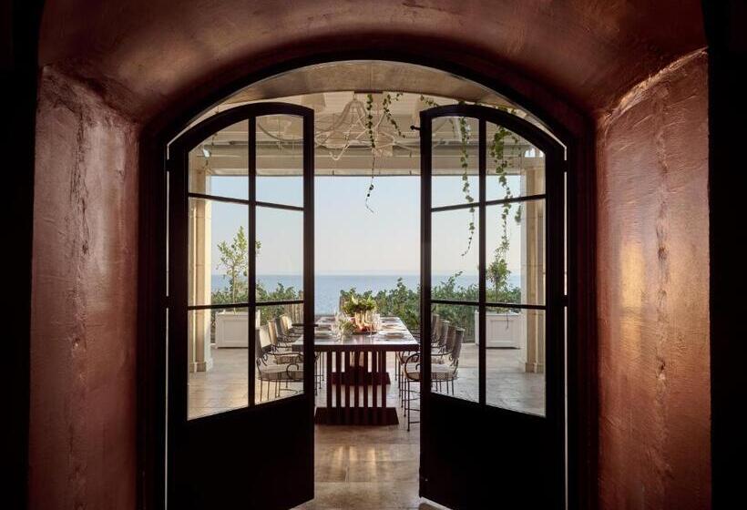 منتجع The Danai