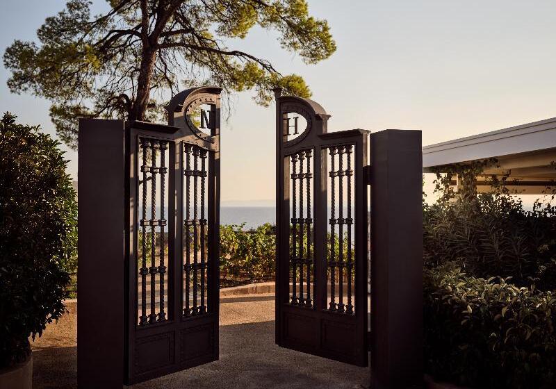 منتجع The Danai