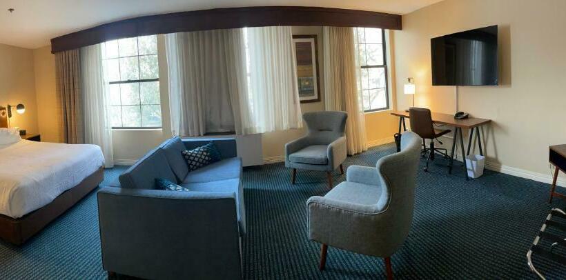 Four Points By Sheraton Wakefield Boston Hotel & Conference Center