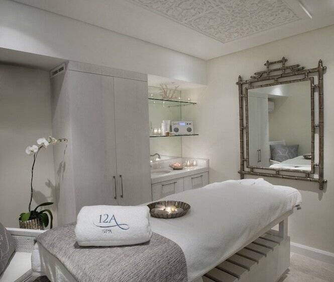 Twelve Apostles Hotel & Spa