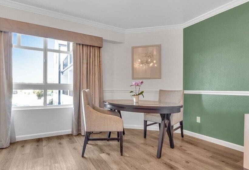 فندق Ascot Suites Morro Bay