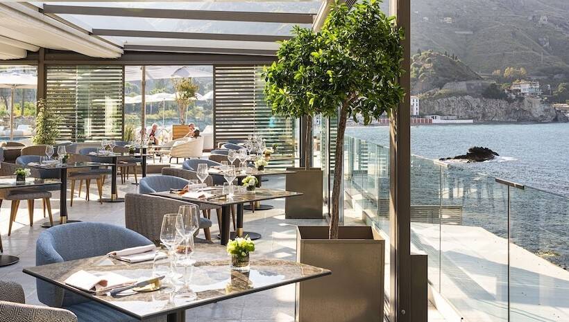 בית מלון כפרי Atlantis Bay  Vretreats