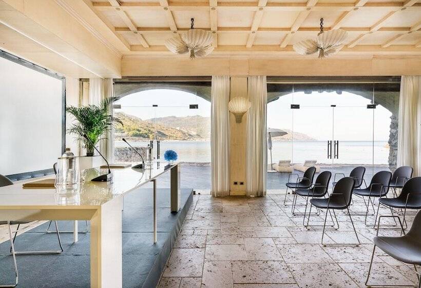 בית מלון כפרי Atlantis Bay  Vretreats