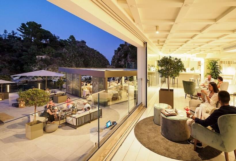 בית מלון כפרי Atlantis Bay  Vretreats