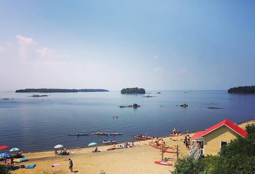 Отель Auberge Des Iles