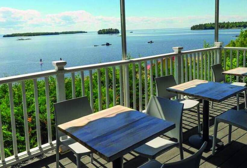 Отель Auberge Des Iles