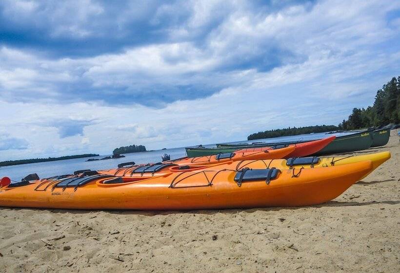 Отель Auberge Des Iles