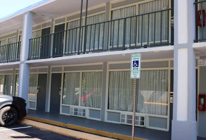 Отель Baymont By Wyndham Morganton