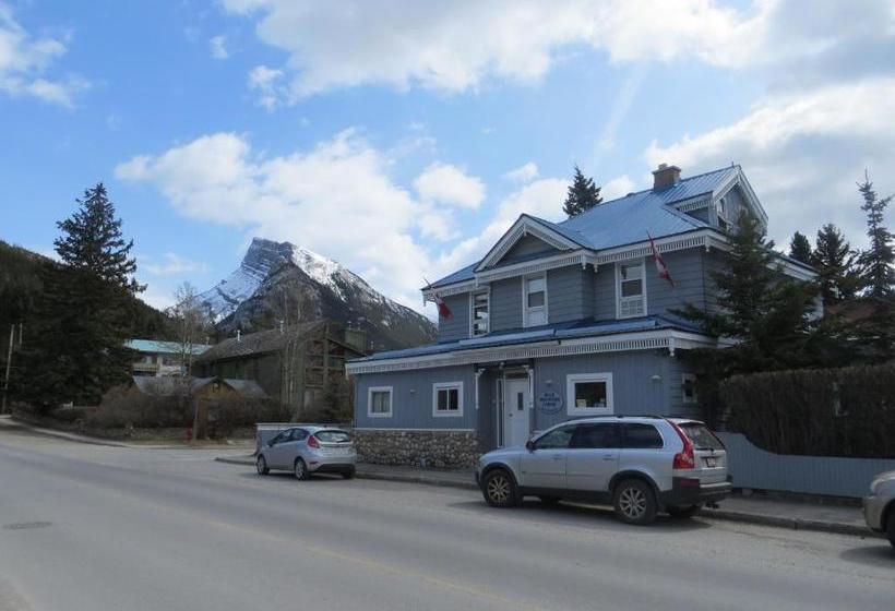 בית מלון כפרי Three Peaks Banff