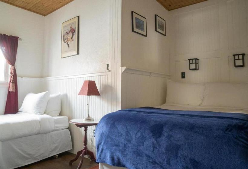 בית מלון כפרי Three Peaks Banff