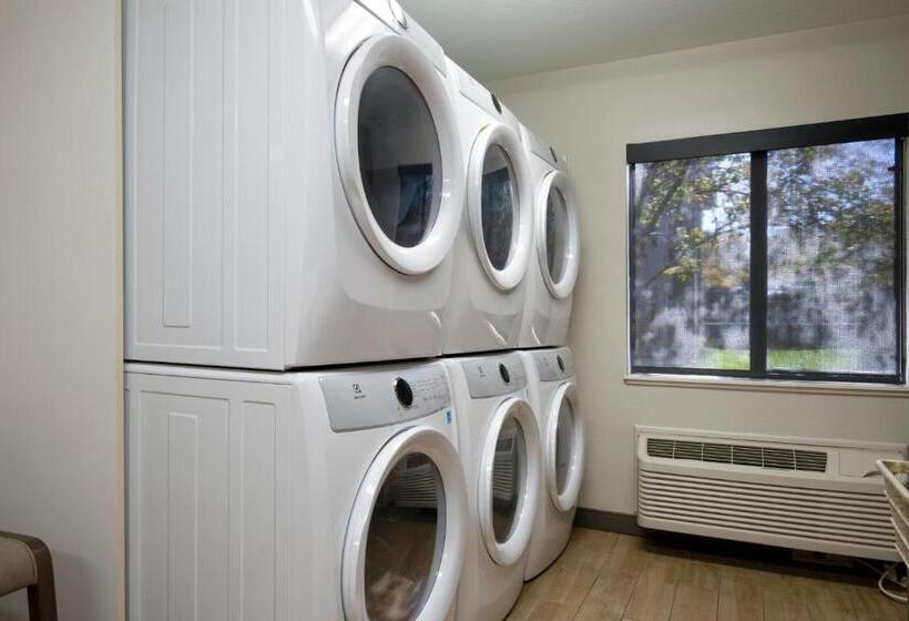 فندق Candlewood Suites East Lansing, An Ihg