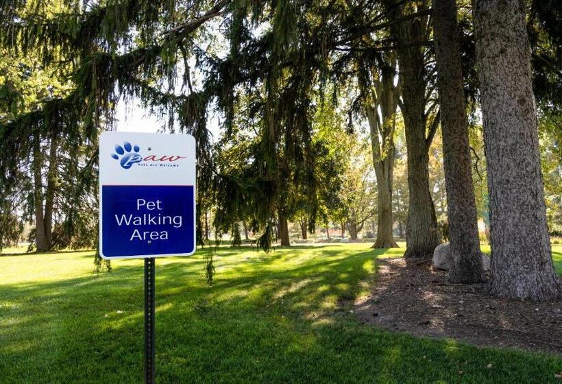 فندق Candlewood Suites East Lansing, An Ihg