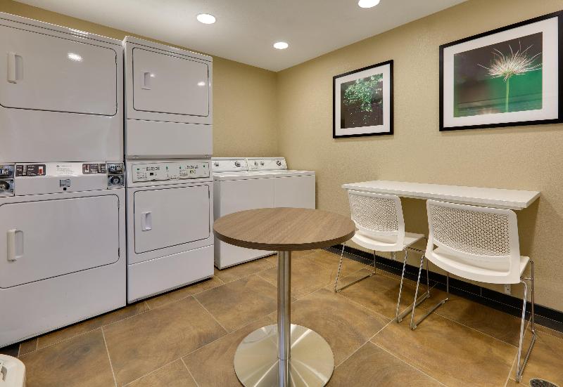 هتل Candlewood Suites Salina, An Ihg