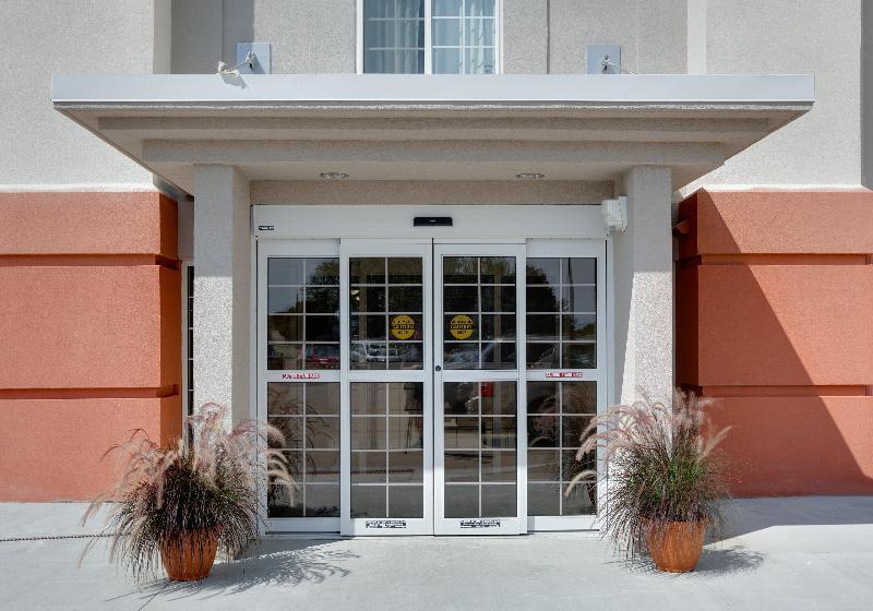 Отель Candlewood Suites Salina, An Ihg