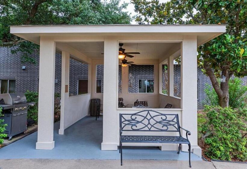 Отель Candlewood Suites Tyler, An Ihg