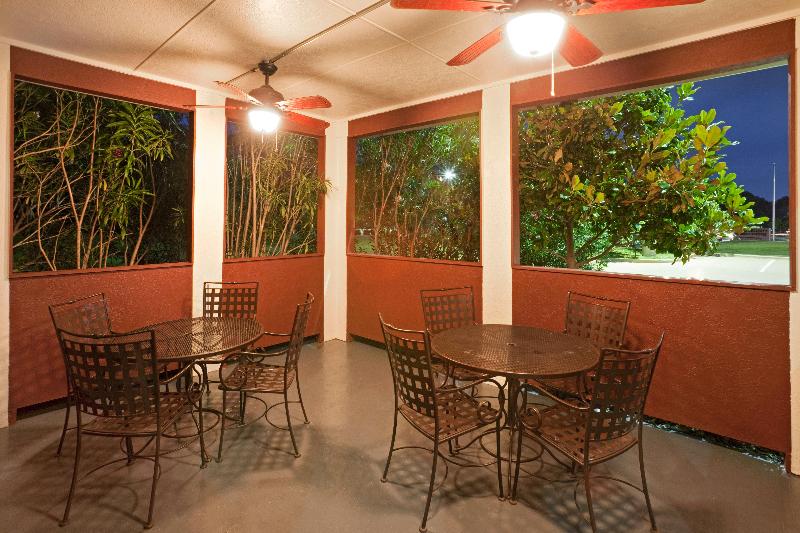 Отель Candlewood Suites Tyler, An Ihg