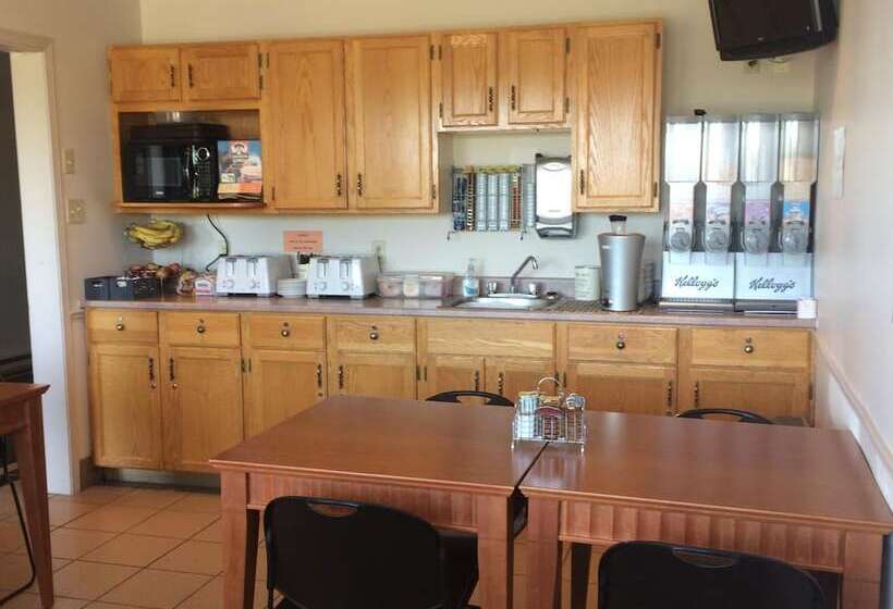 فندق Coastal Inn Sackville