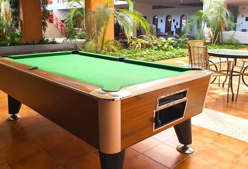 בית מלון כפרי Costa Calero Thalasso & Spa