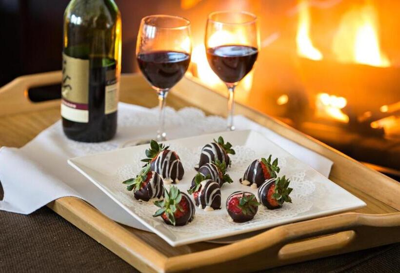 Отель Crowne Pointe Historic Inn Adults Only