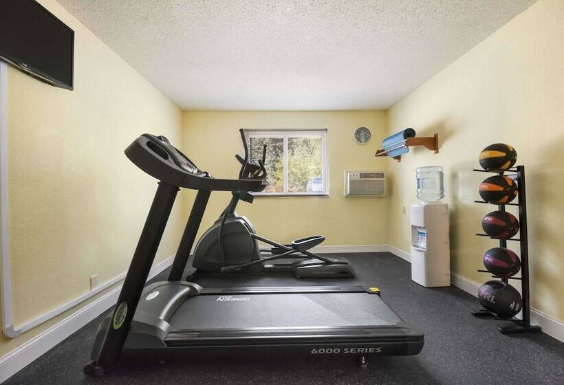 فندق Days Inn By Wyndham Greenwood Sc