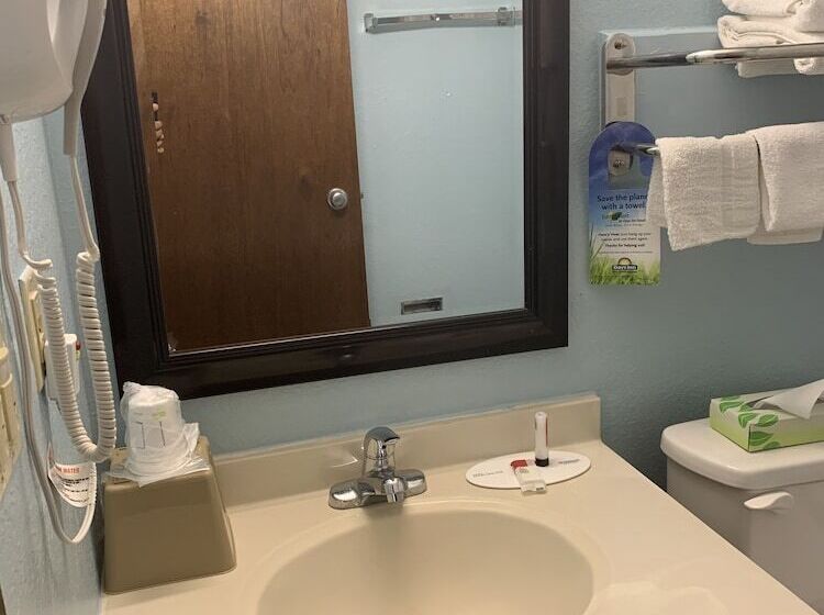 فندق Days Inn By Wyndham Greenwood Sc