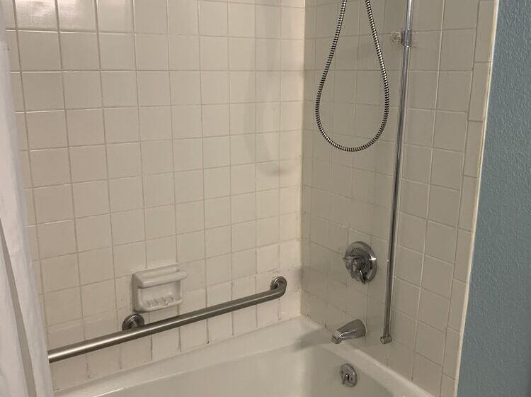 فندق Days Inn By Wyndham Greenwood Sc