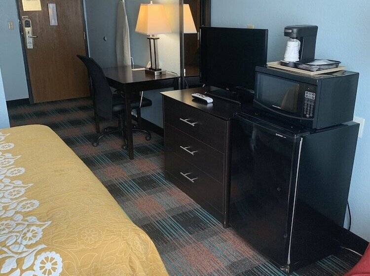 فندق Days Inn By Wyndham Greenwood Sc